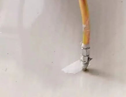 辉县瓷砖空鼓维修公司专业解答在瓷砖铺贴过程中，如果使用的砂料过粗（如全部使用了粗砂），可能会导致以下问题